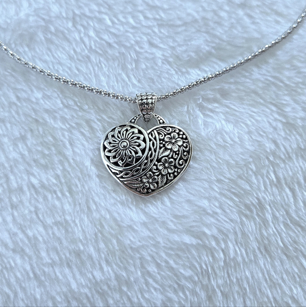 Annika Witt Sterling Silver🤍 Scroll📜 Heart❤ Pendant Necklace - NWT - Picture 4 of 16